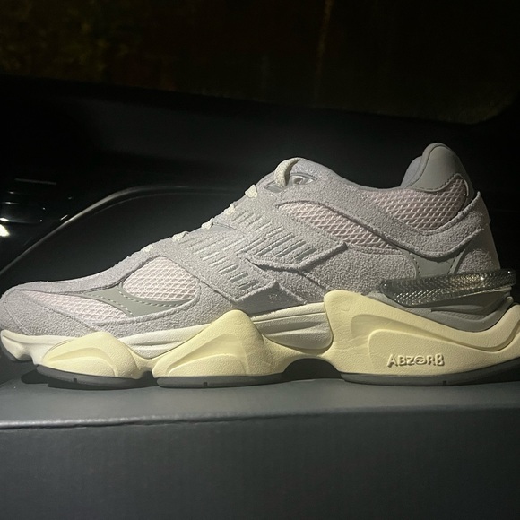 New Balance White Sneakers - Picture 4 of 9